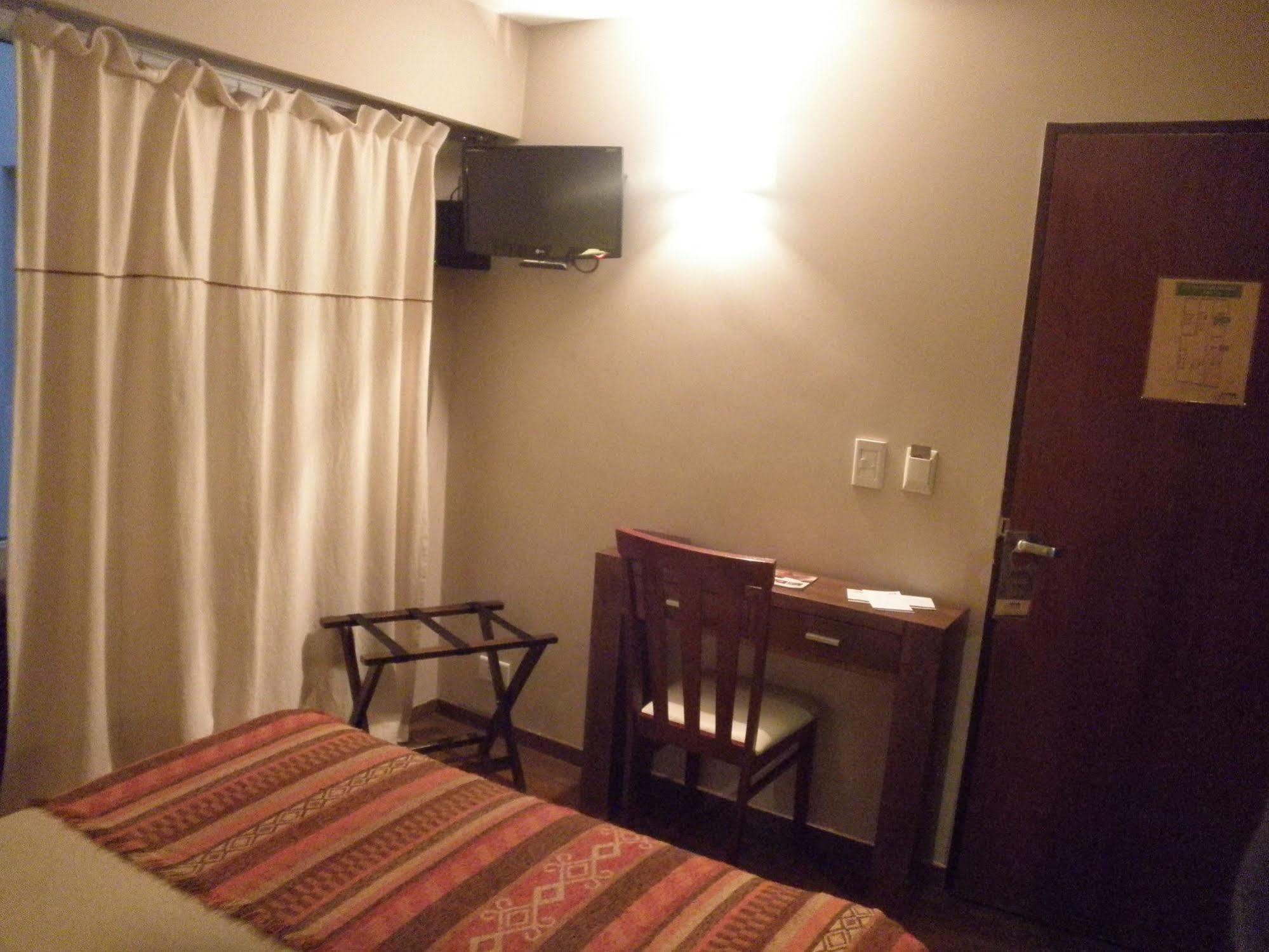 Quillen & Hotel 3*