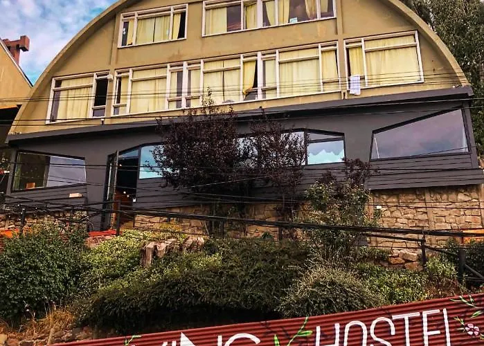Moving Hostel Travel Bar
