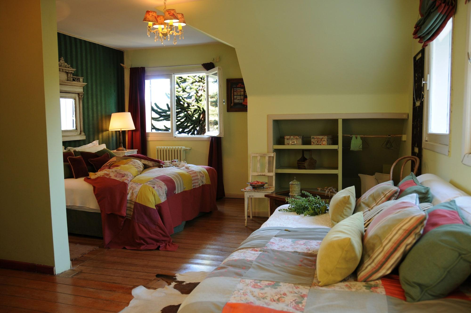 Inn Juncos Patagonian House