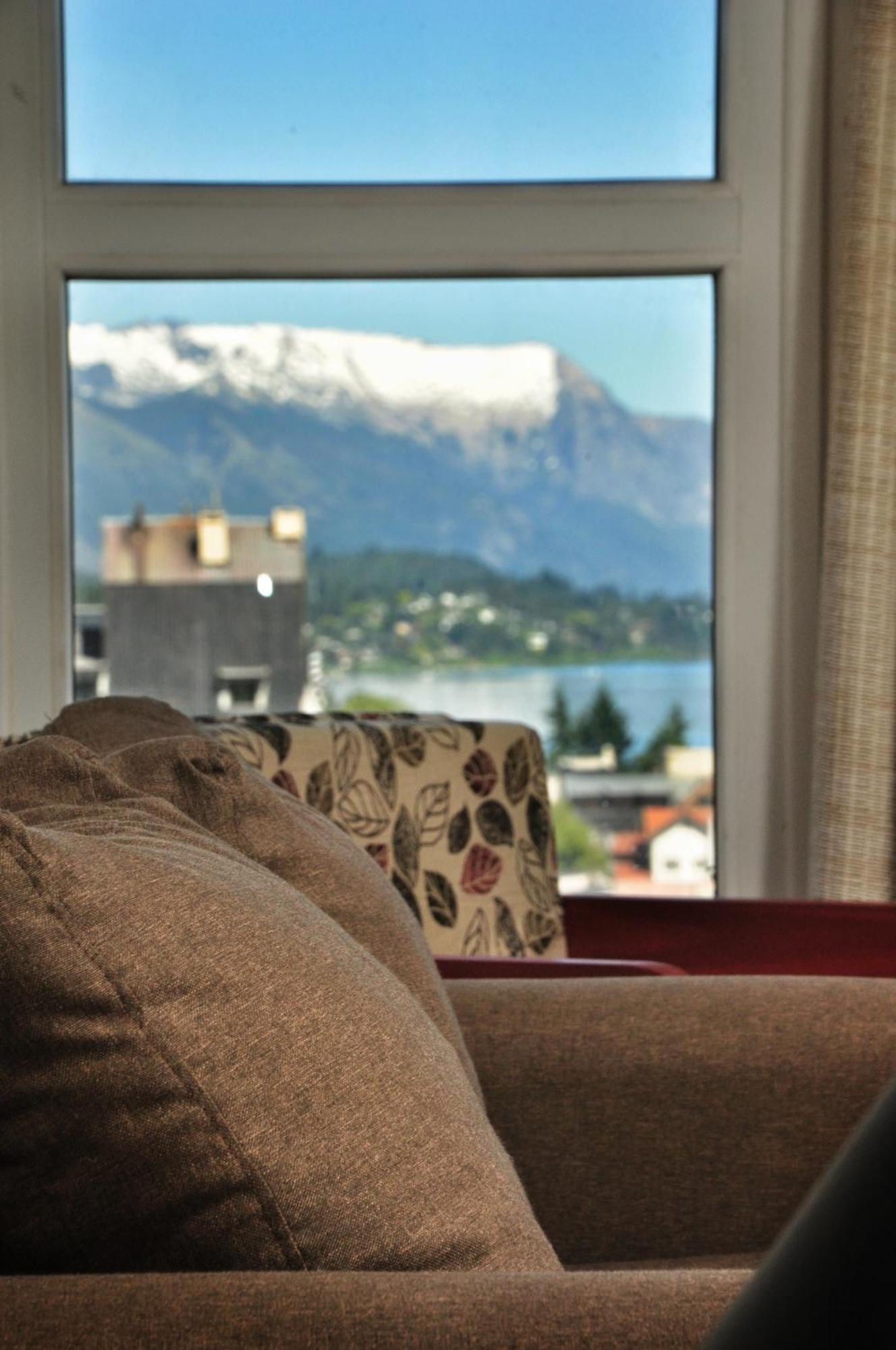 Deleitate Con Las Vistas Al Lago Y Montanas En El Centro De Apartment