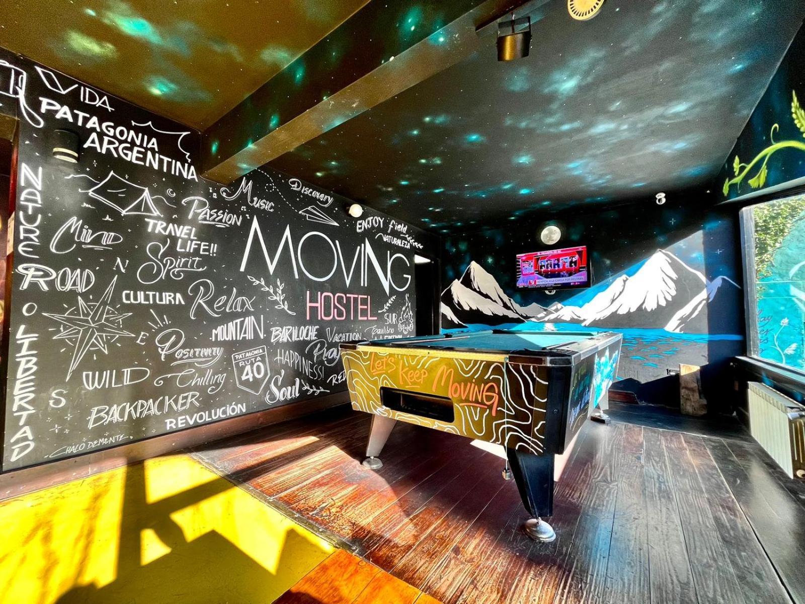 Moving Travel Bar Hostal *