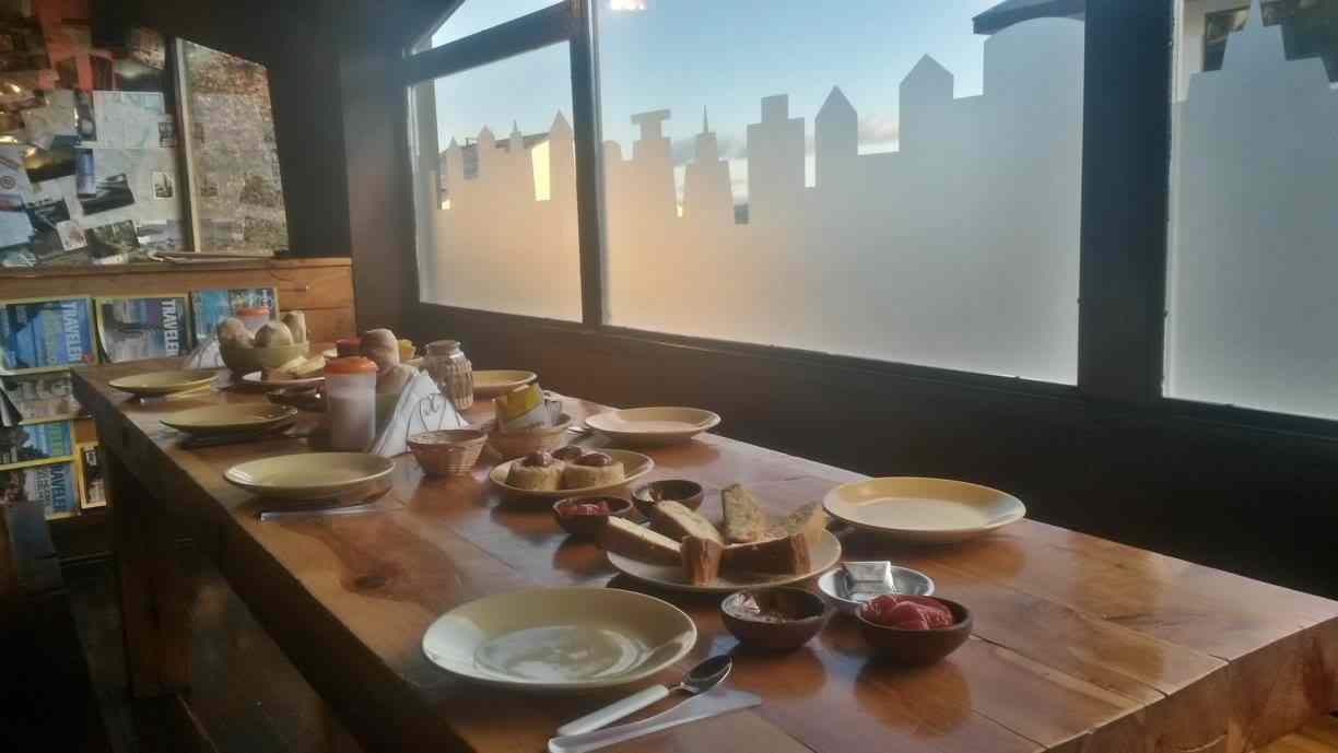 Moving Travel Bar Hostal *