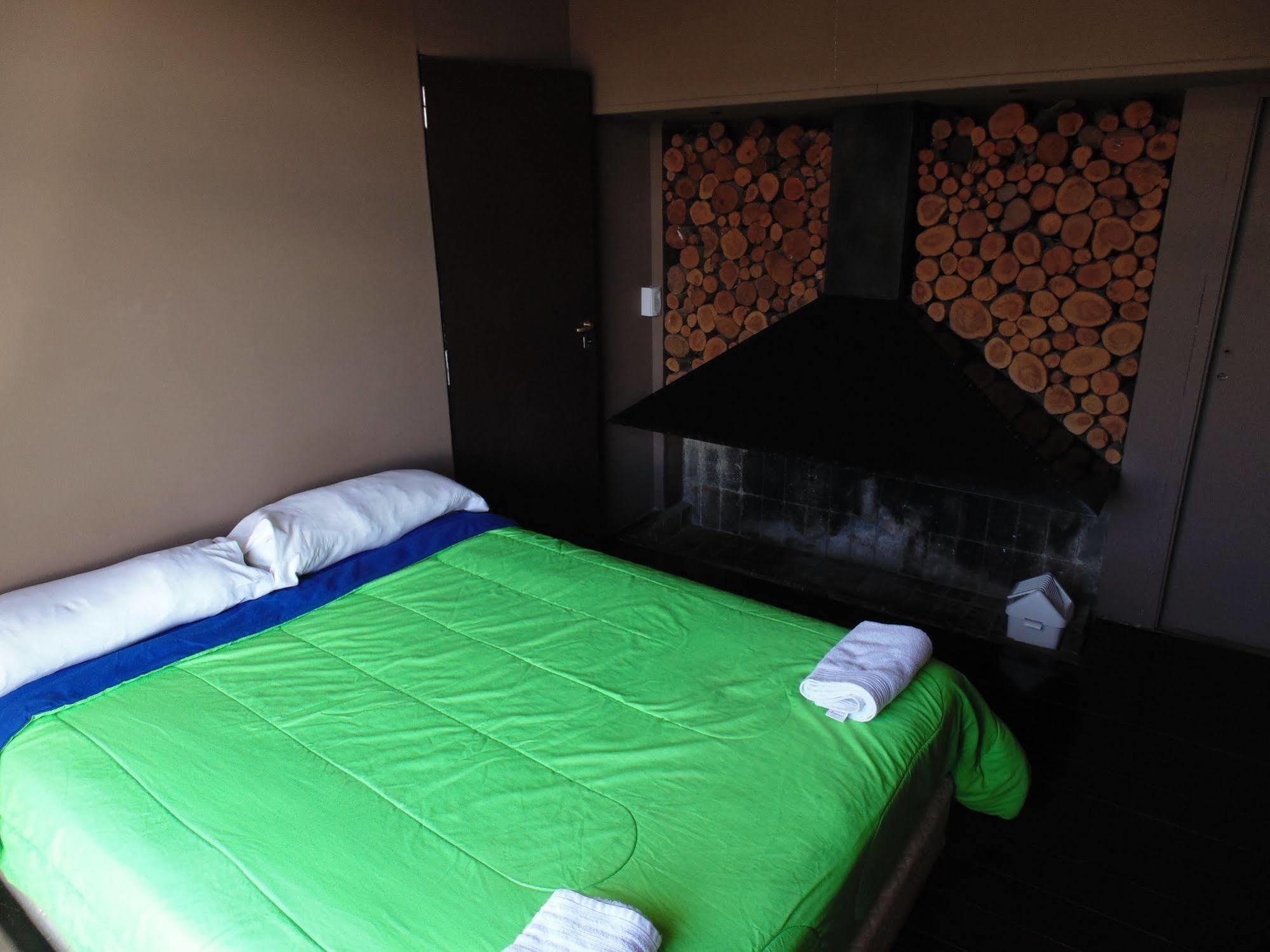 Moving Travel Bar Hostal