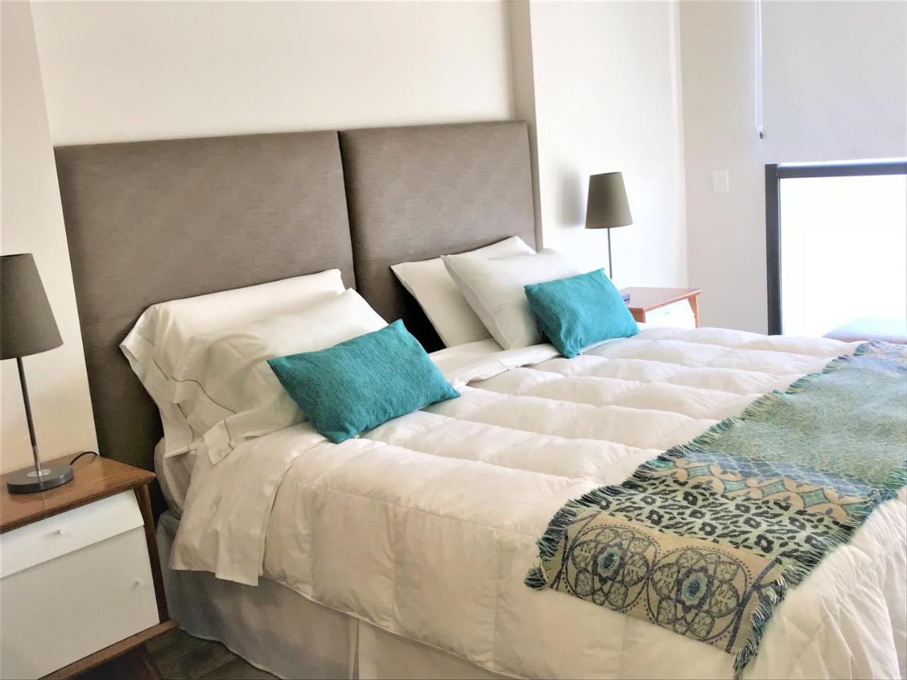 Urbana & 440 Apartment *