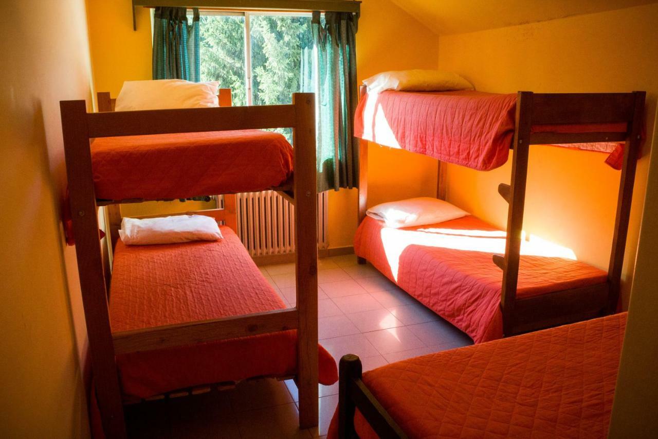 De La Plaza Amalia Hostal