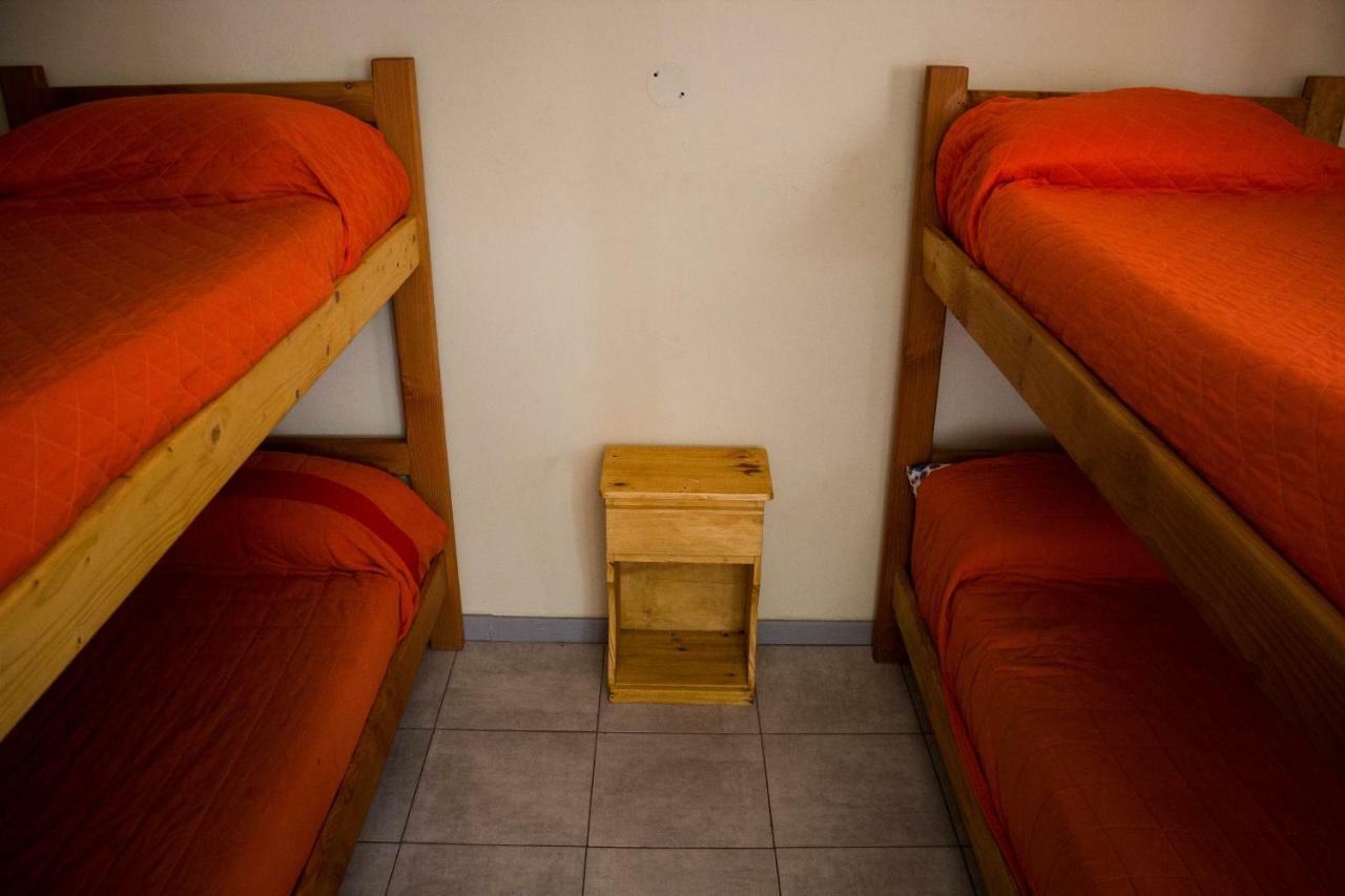 De La Plaza Amalia Hostal